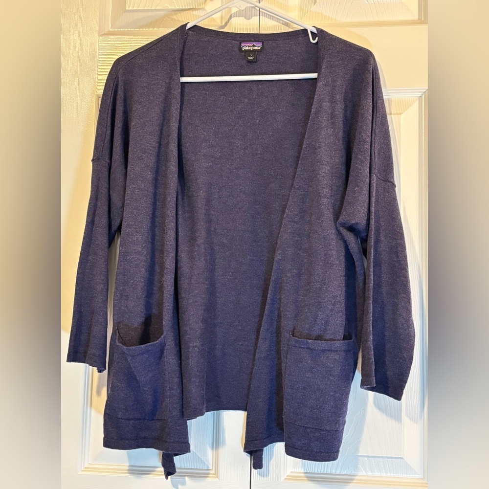 Patagonia cardigan navy blue women’s size large soft athleisure